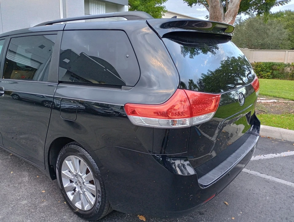 2011 Toyota Sienna 3rd Gen - Image 15 of 21