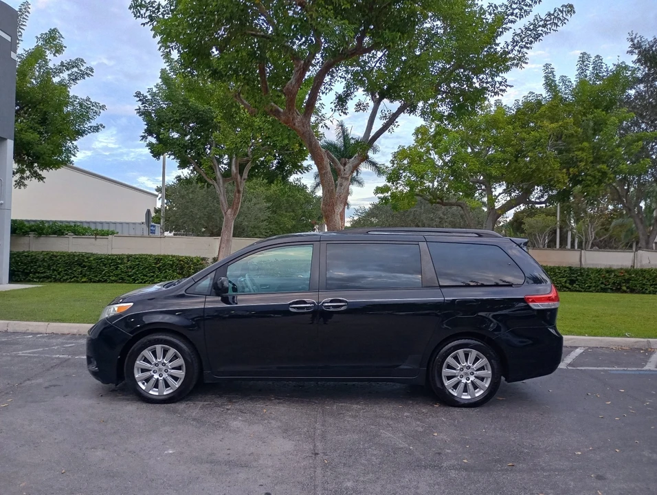 2011 Toyota Sienna 3rd Gen - Image 7 of 21