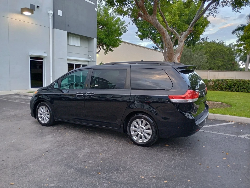 2011 Toyota Sienna 3rd Gen - Image 9 of 21
