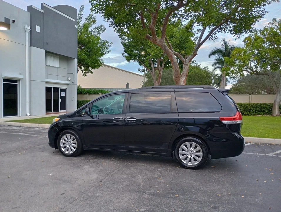 2011 Toyota Sienna 3rd Gen - Image 8 of 21