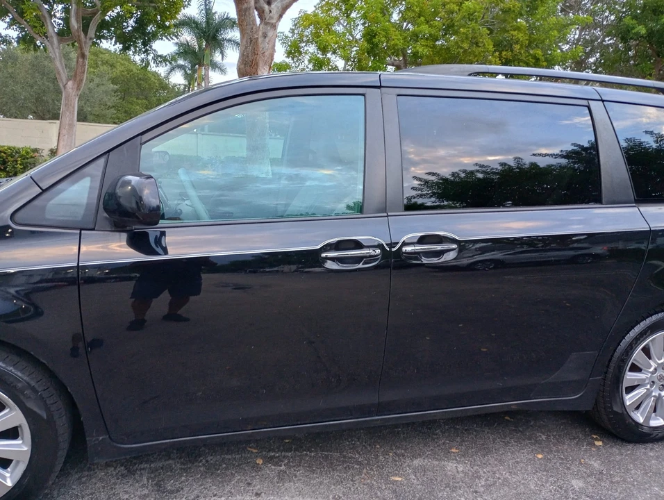 2011 Toyota Sienna 3rd Gen - Image 14 of 21