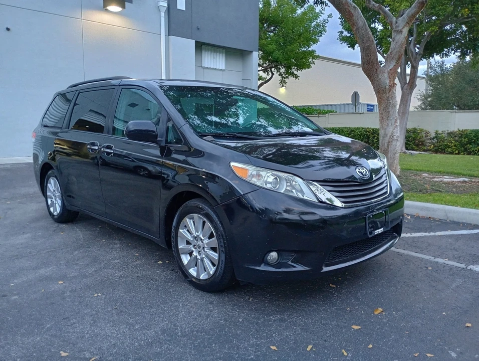 2011 Toyota Sienna 3rd Gen - Image 21 of 21