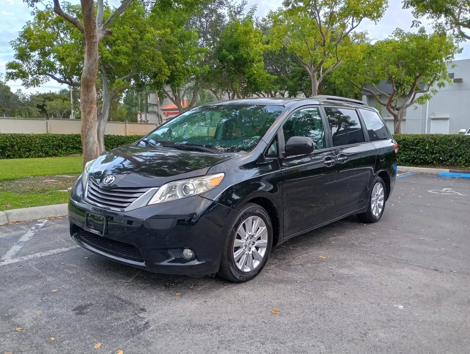 2011 Toyota Sienna 3rd Gen - Image 3 of 21