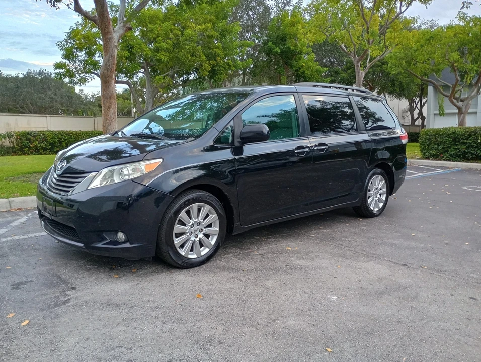 2011 Toyota Sienna 3rd Gen - Image 4 of 21