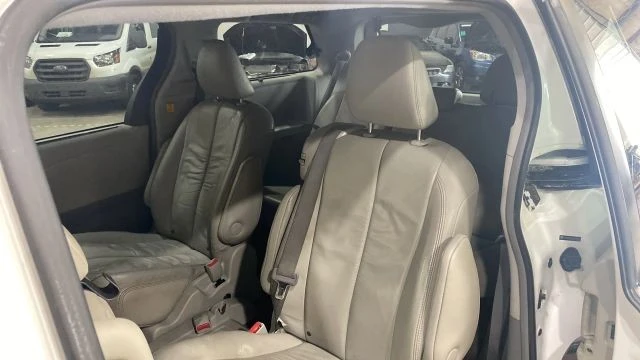 2011 Toyota Sienna 3rd Gen - Image 6 of 8