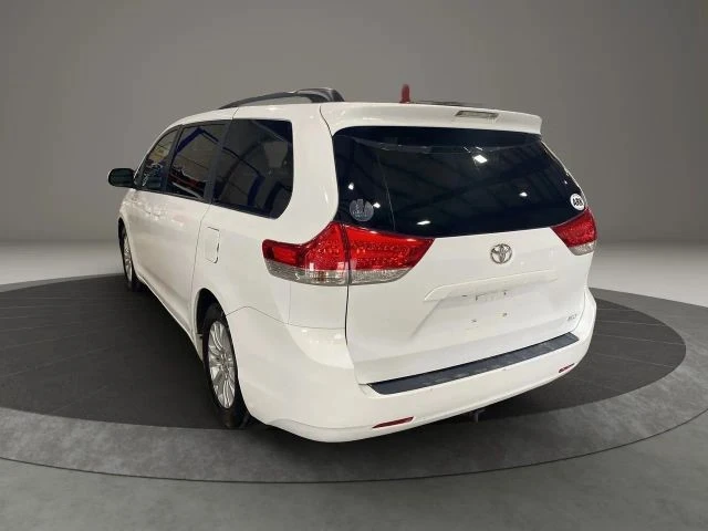 2011 Toyota Sienna 3rd Gen - Image 4 of 8