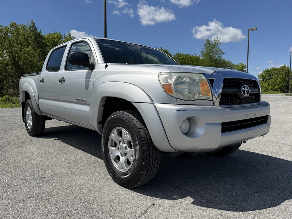 2011 Toyota Tacoma 2nd Gen - Image 7 of 31