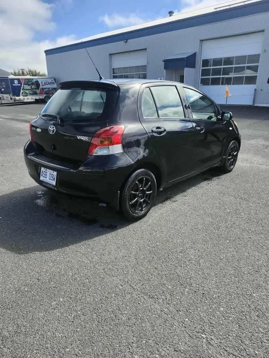 2011 Toyota Yaris - Image 5 of 6