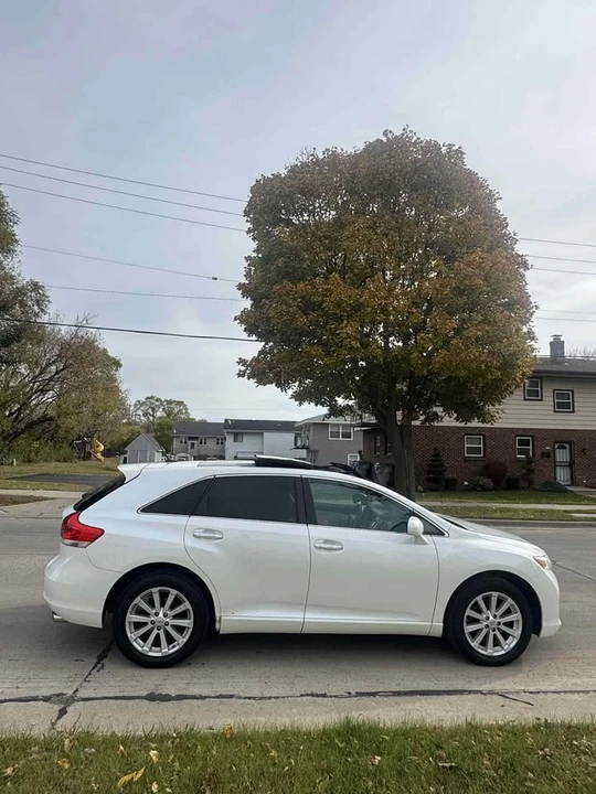 2011 Toyota Venza - Image 8 of 15