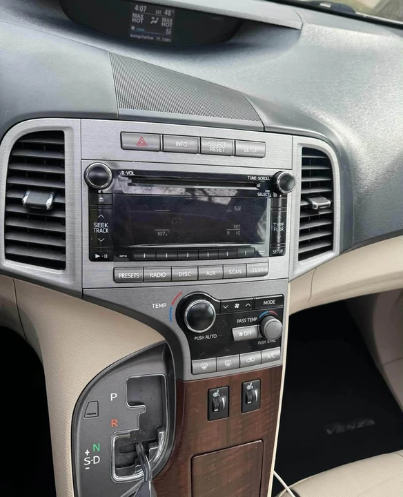 2011 Toyota Venza - Image 12 of 15