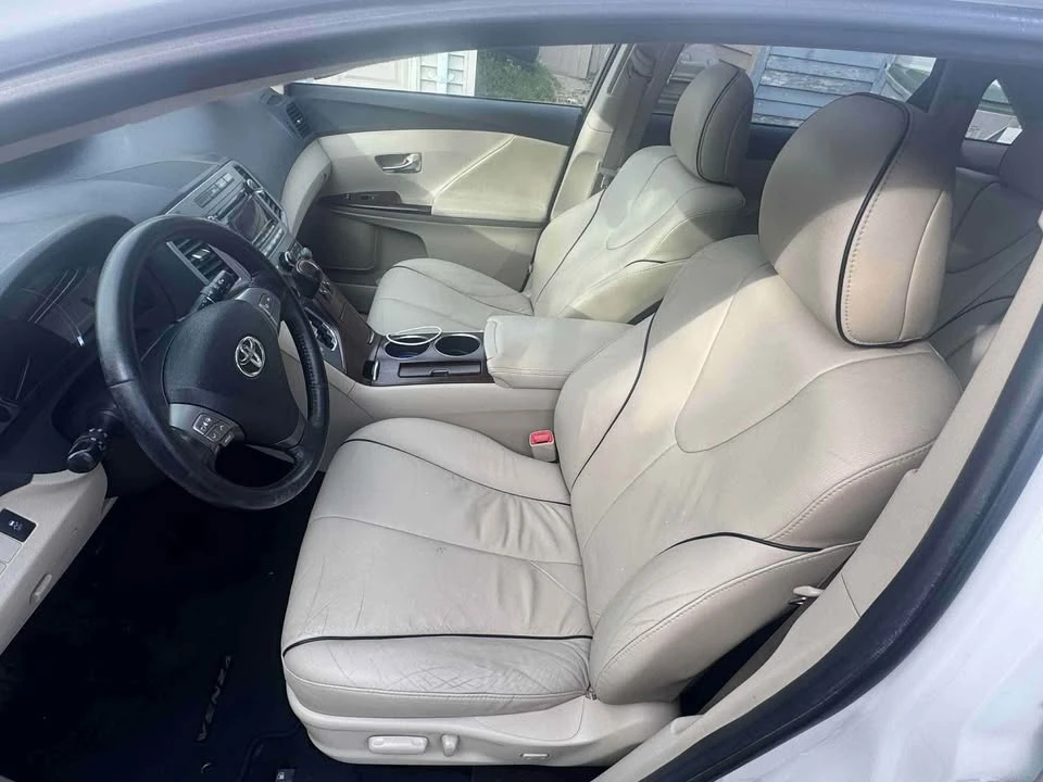 2011 Toyota Venza - Image 9 of 15