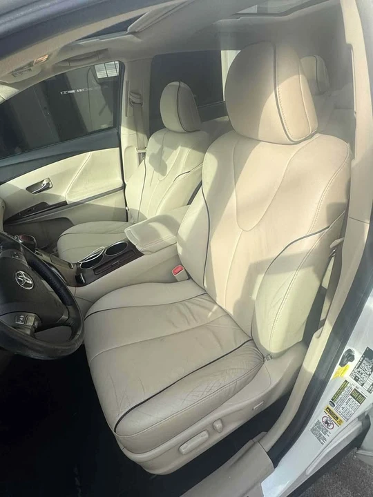 2011 Toyota Venza - Image 11 of 15