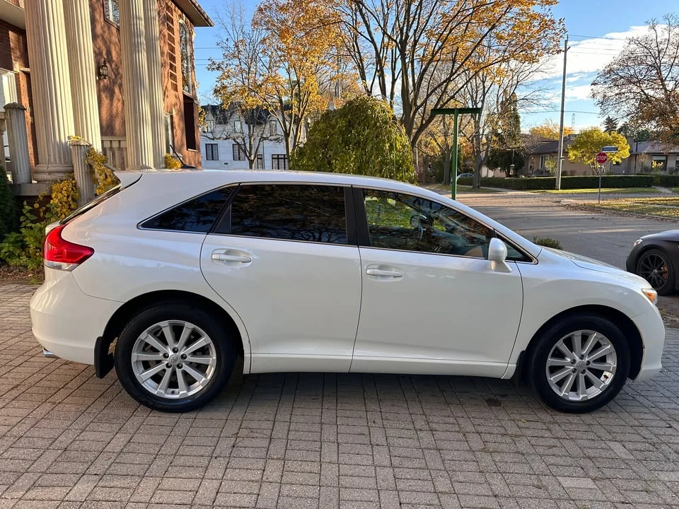 2011 Toyota Venza - Image 2 of 12