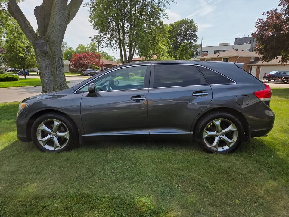 2011 Toyota Venza - Image 8 of 16