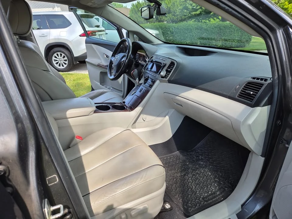 2011 Toyota Venza - Image 15 of 16