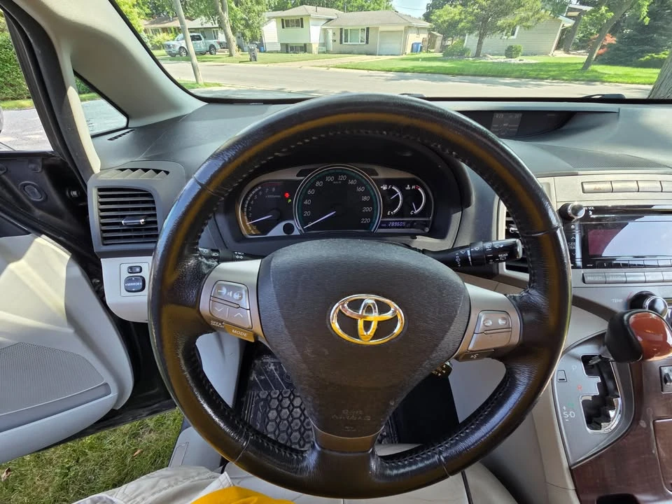 2011 Toyota Venza - Image 13 of 16