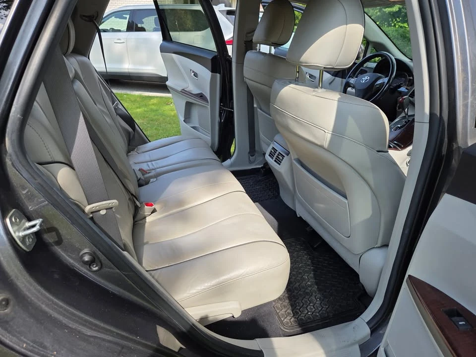 2011 Toyota Venza - Image 16 of 16