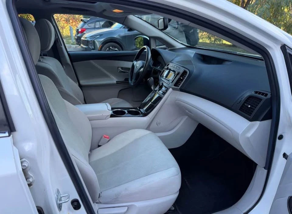 2011 Toyota Venza - Image 8 of 20
