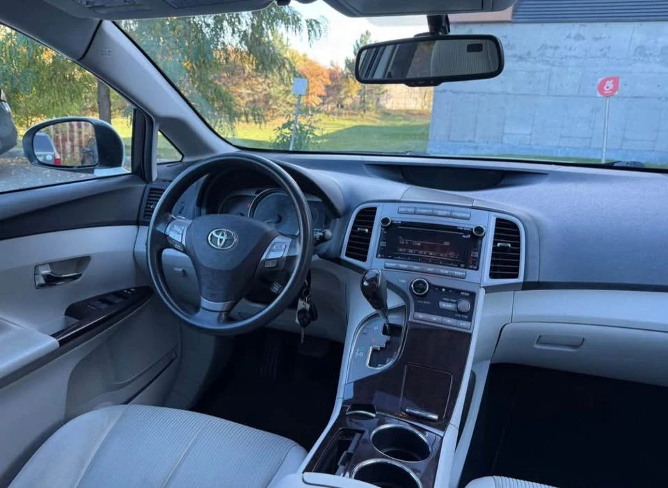 2011 Toyota Venza - Image 13 of 20