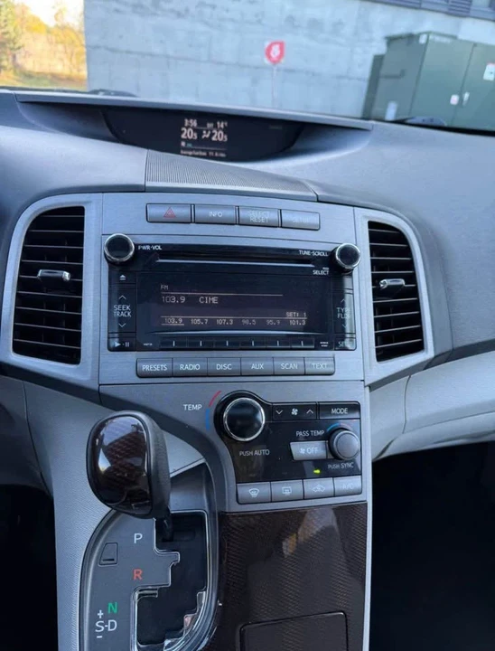 2011 Toyota Venza - Image 14 of 20