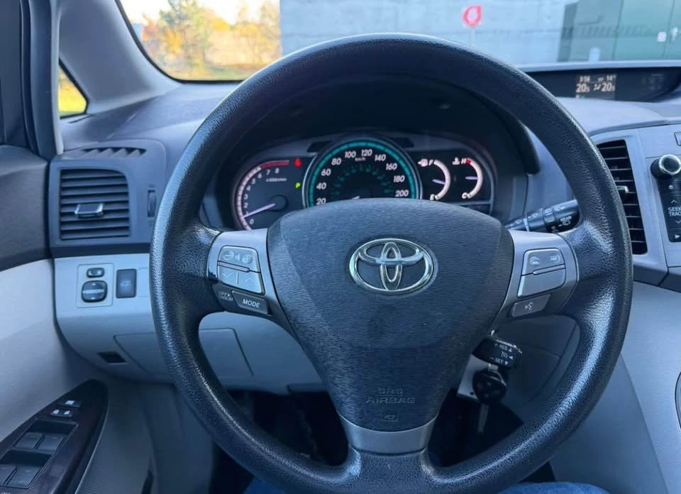 2011 Toyota Venza - Image 16 of 20