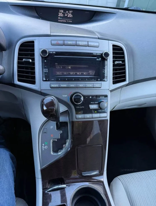 2011 Toyota Venza - Image 15 of 20