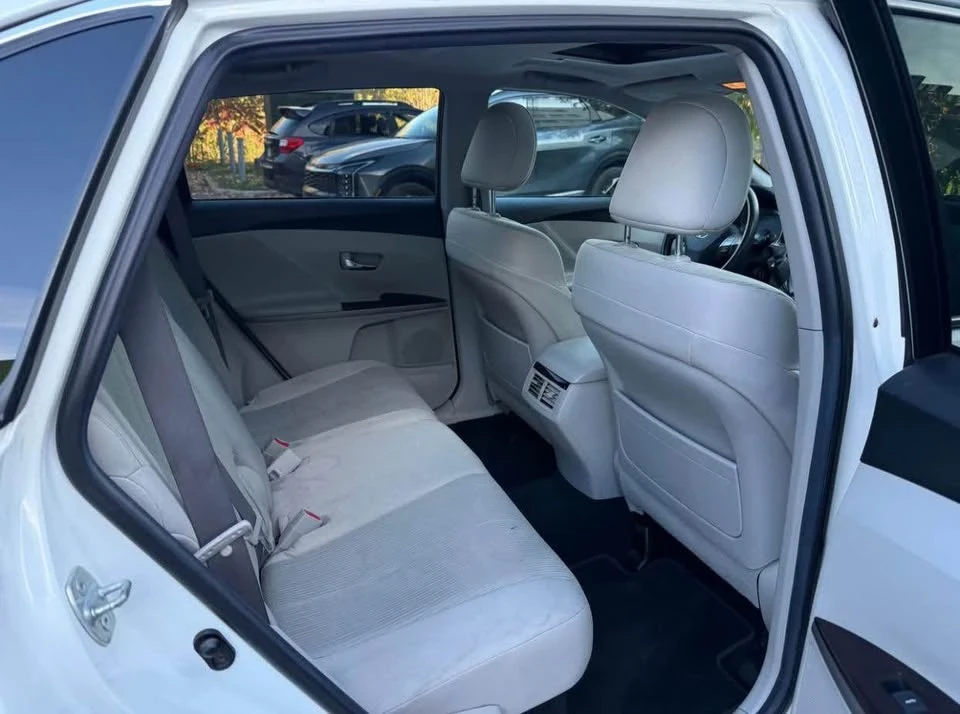 2011 Toyota Venza - Image 10 of 20