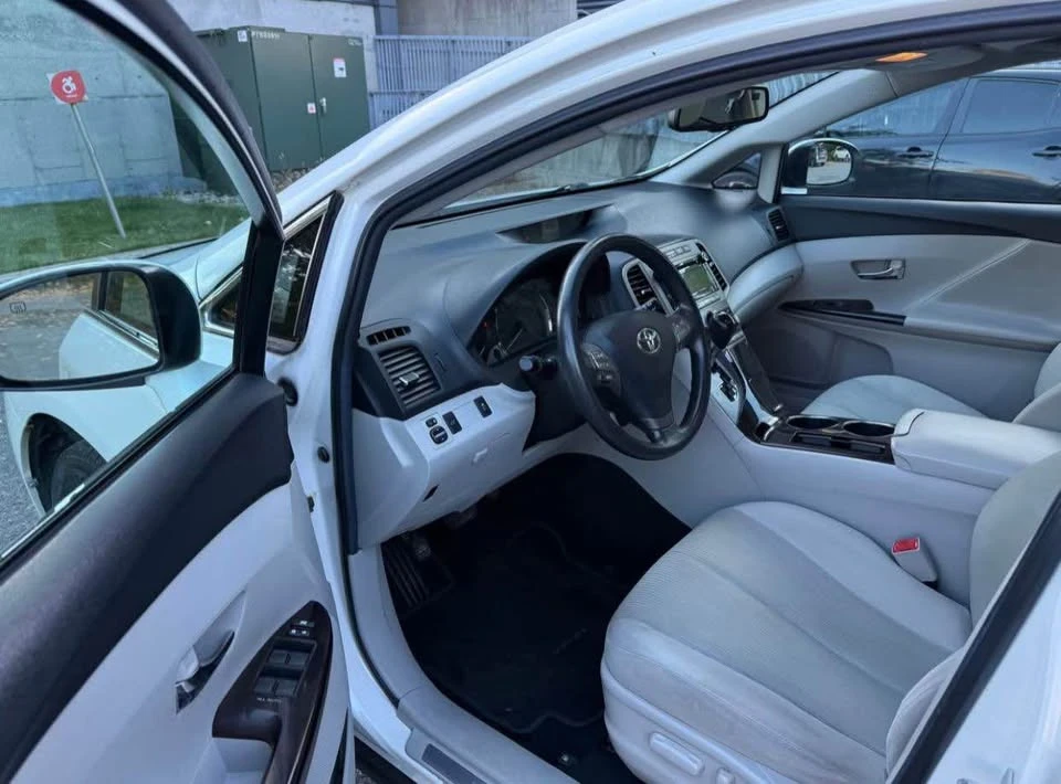 2011 Toyota Venza - Image 11 of 20