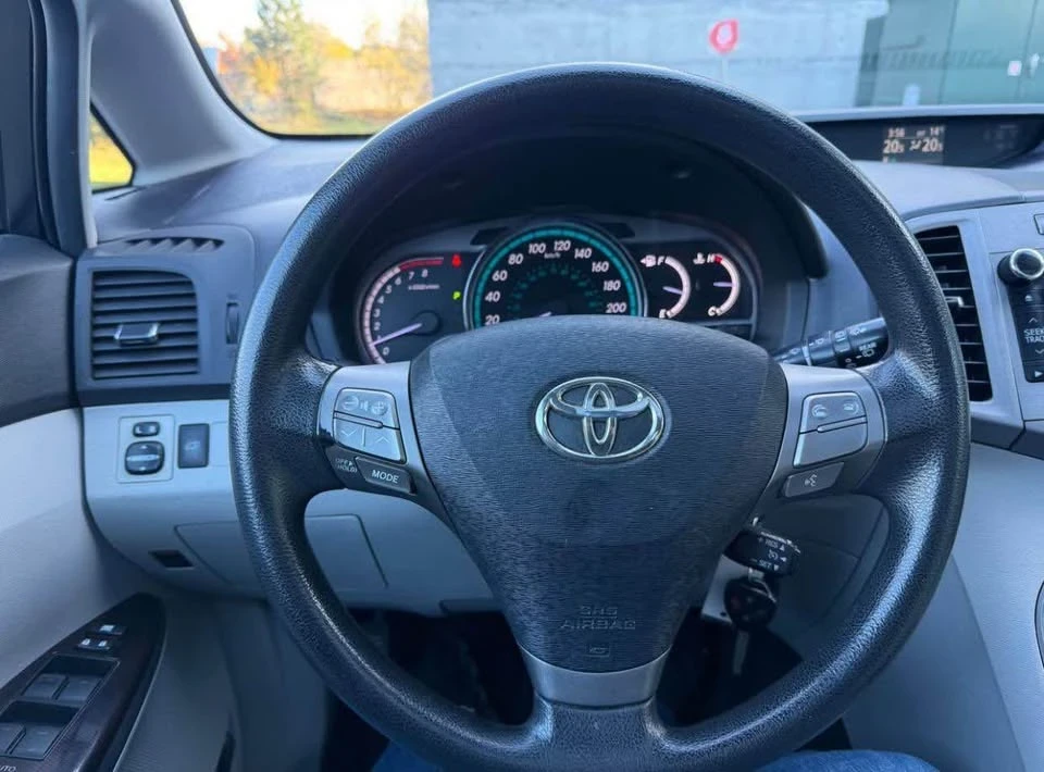 2011 Toyota Venza - Image 17 of 20