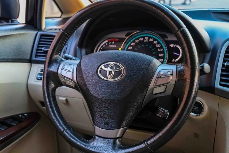 2011 Toyota Venza - Image 12 of 12