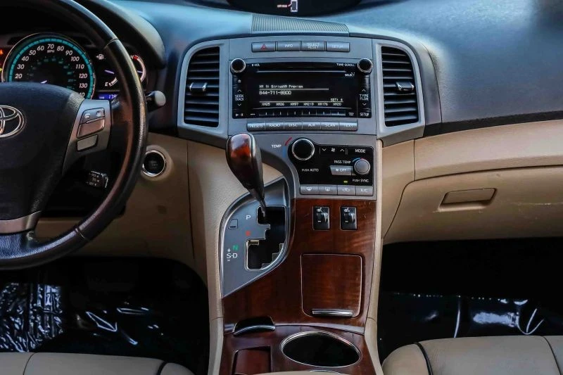 2011 Toyota Venza - Image 10 of 12