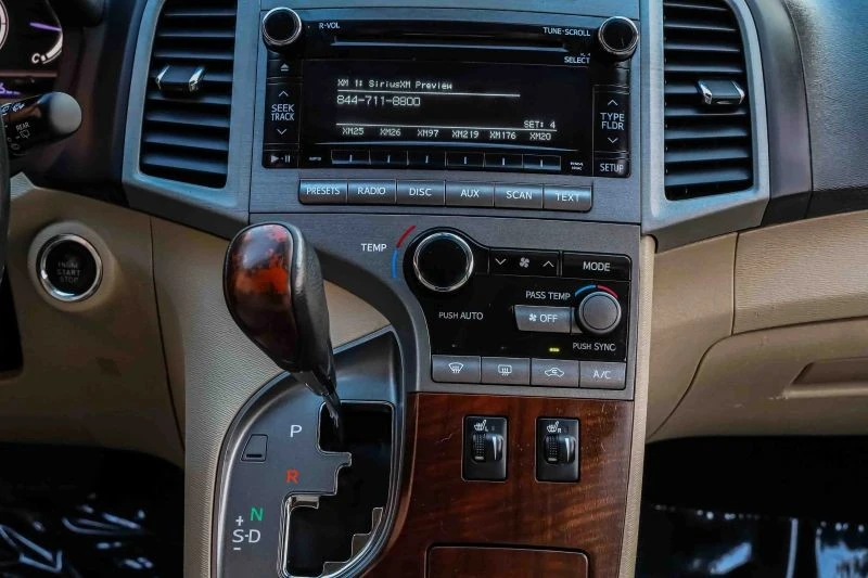 2011 Toyota Venza - Image 11 of 12