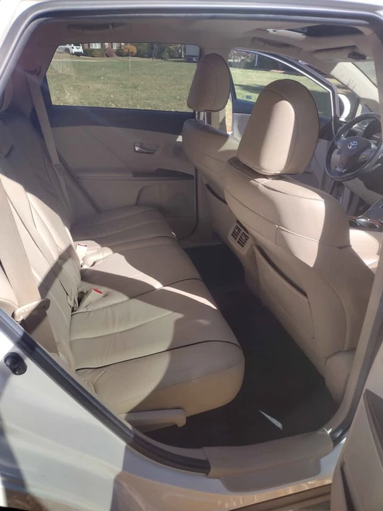 2011 Toyota Venza - Image 10 of 14