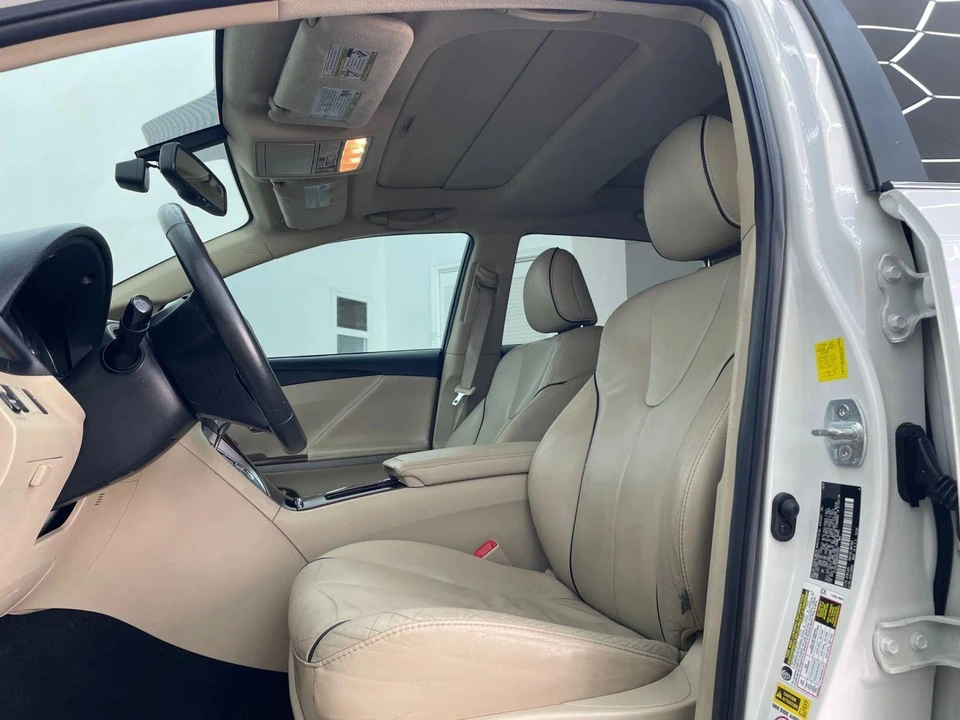 2011 Toyota Venza - Image 12 of 21