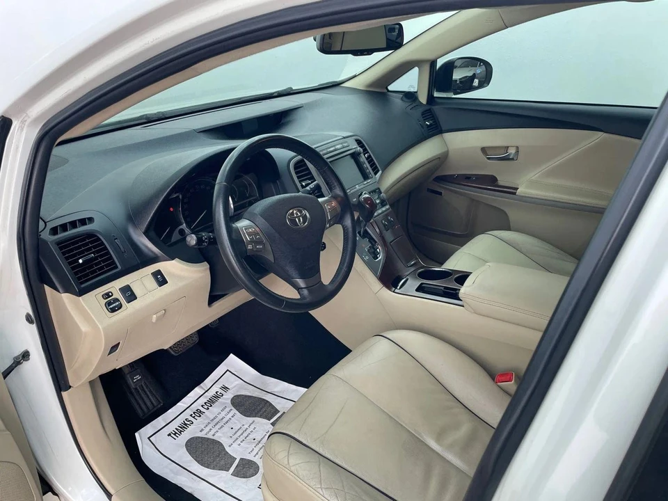 2011 Toyota Venza - Image 11 of 21