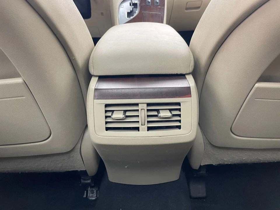 2011 Toyota Venza - Image 17 of 21