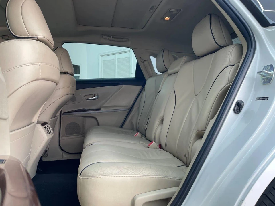 2011 Toyota Venza - Image 15 of 21