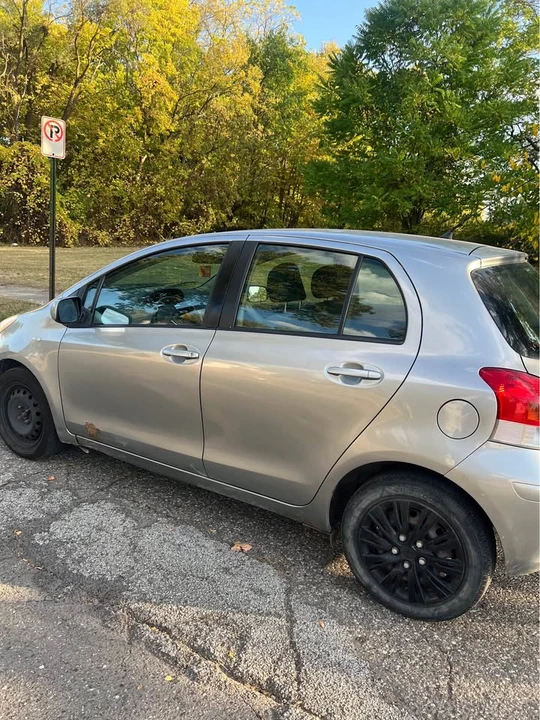 2011 Toyota Yaris - Image 2 of 6