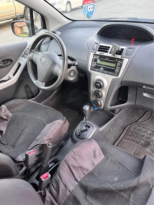 2011 Toyota Yaris - Image 7 of 11