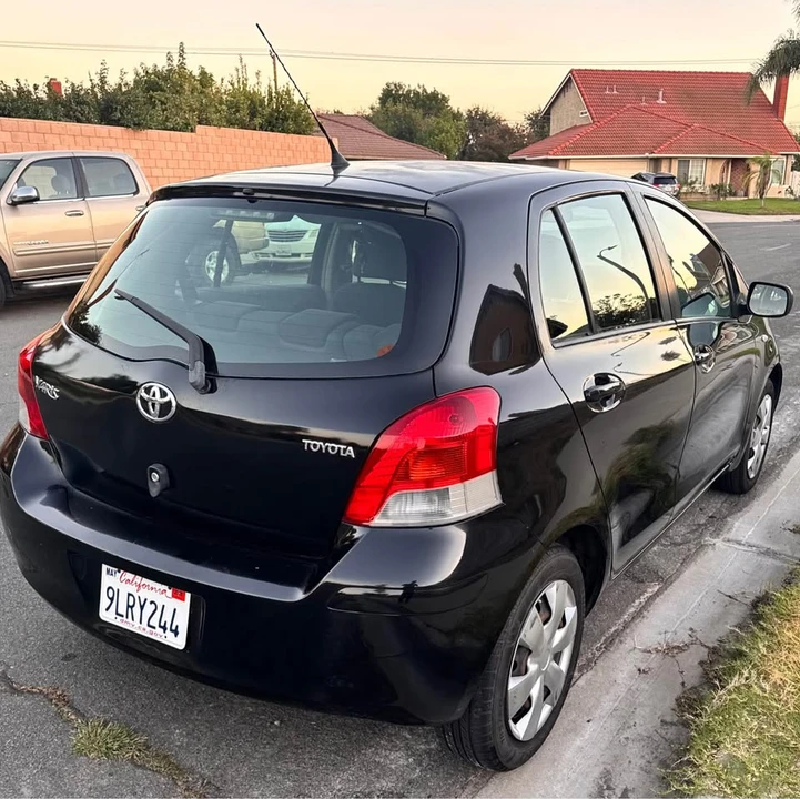 2011 Toyota Yaris - Image 2 of 11