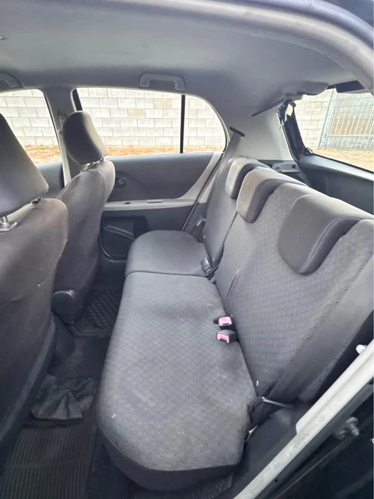 2011 Toyota Yaris - Image 9 of 11