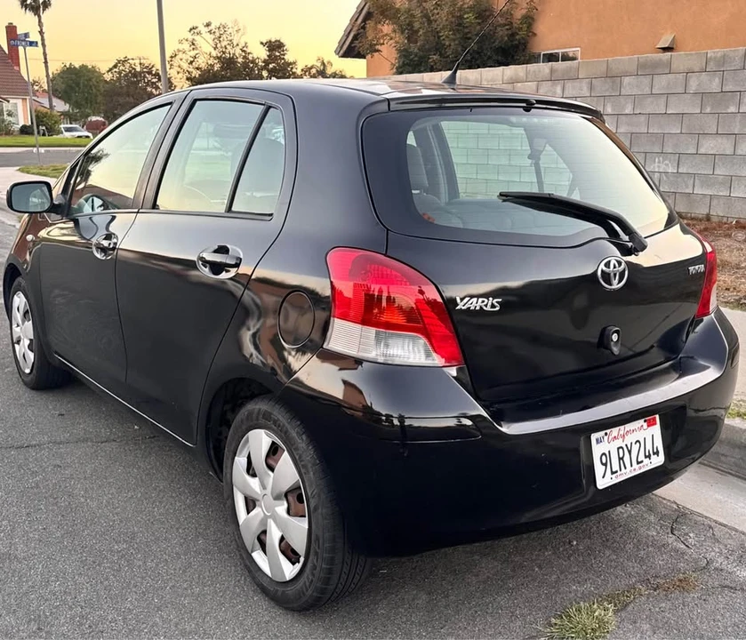 2011 Toyota Yaris - Image 4 of 11