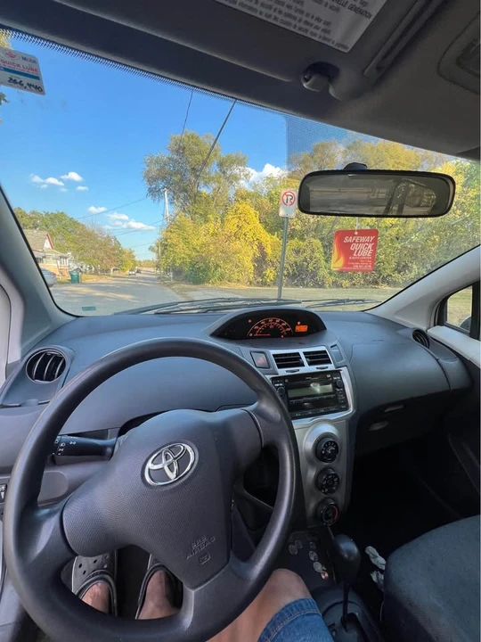 2011 Toyota Yaris - Image 6 of 6