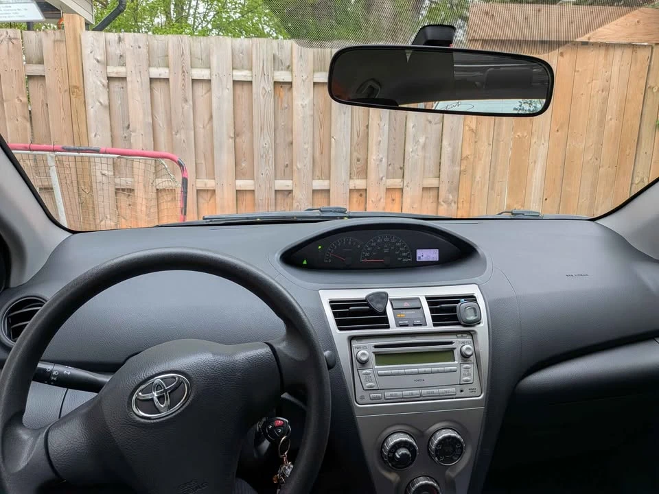 2011 Toyota Yaris - Image 4 of 6