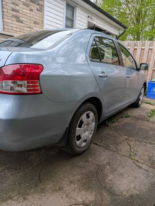 2011 Toyota Yaris - Image 3 of 6