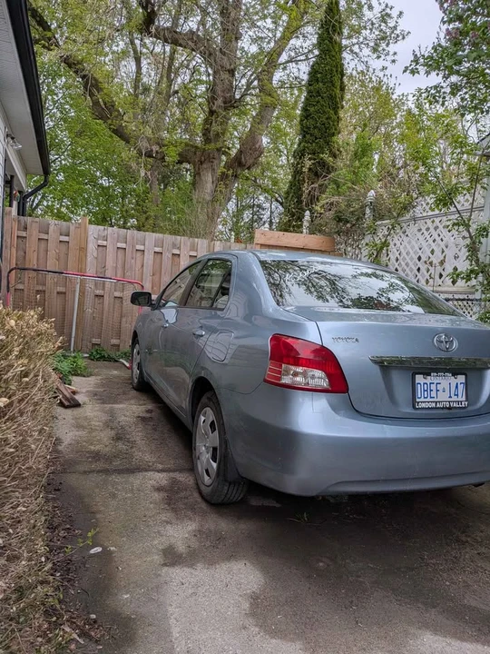 2011 Toyota Yaris - Image 2 of 6