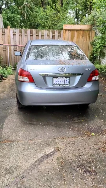 2011 Toyota Yaris - Image 6 of 6