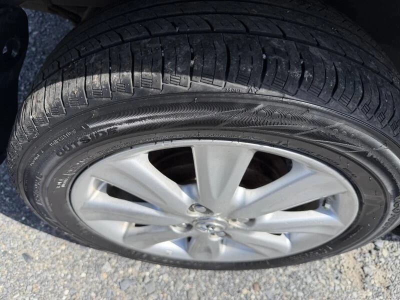2011 Toyota Yaris - Image 13 of 21