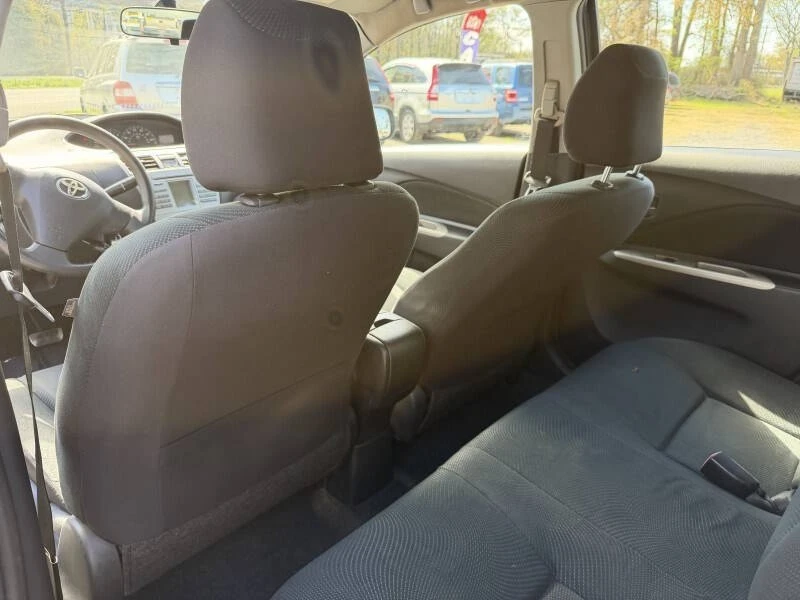2011 Toyota Yaris - Image 18 of 21