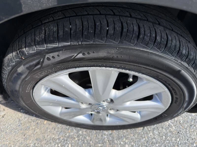 2011 Toyota Yaris - Image 14 of 21